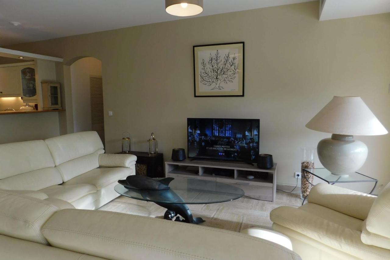 Air-Conditioned 4-Room "Marine Villeneuve" Flat With Pool And Parking Екстер'єр фото